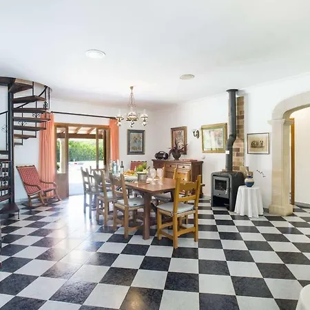 Hébergement de vacances Valero - Beautiful Spacious Close To Town *